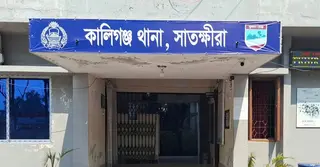 সাতক্ষীরায় থানা ভবন ভাঙার সময় ককটেল বিস্ফোরণ, আহত ২